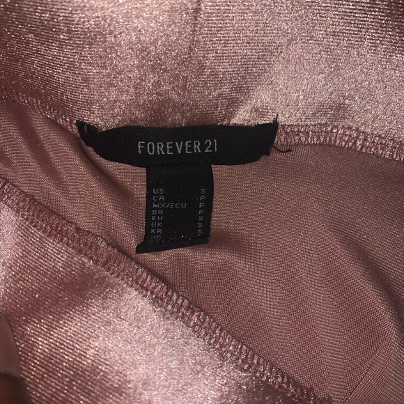 I’m selling a cute skirt - Picture 3 of 5